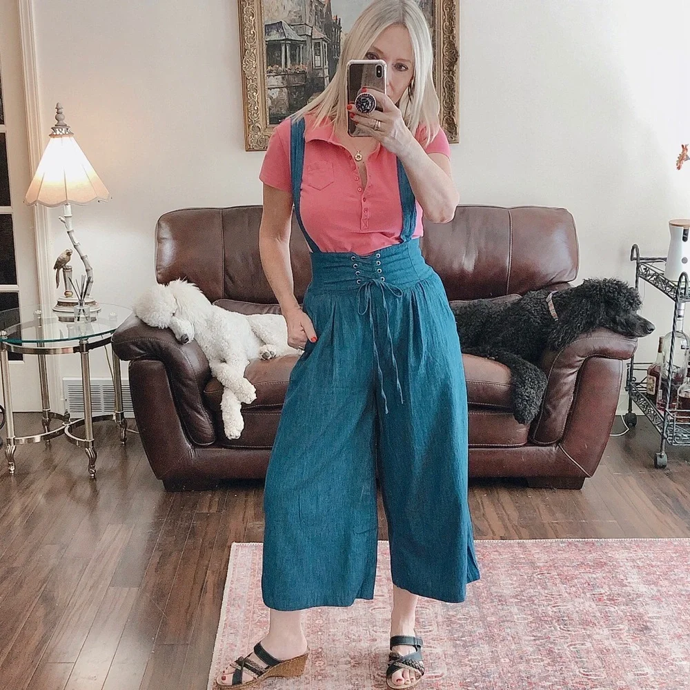 VERY J cropped criss-cross strap romper w/pockets - Picture 8 of 8